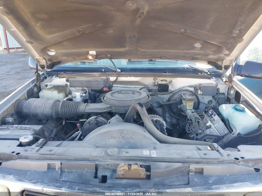 1993 GMC Suburban C1500 VIN: 1GKEC16K5PJ705896 Lot: 43756451