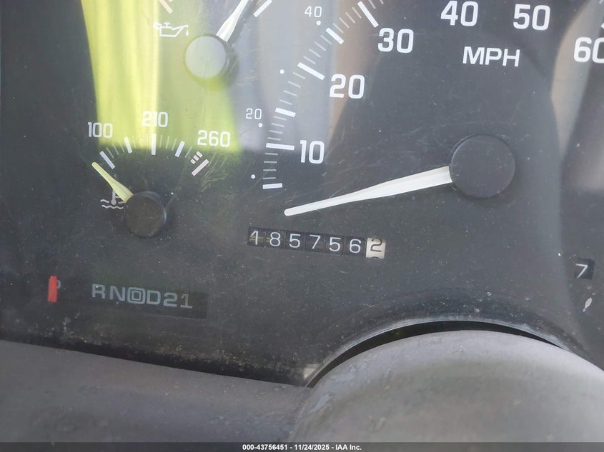 1993 GMC Suburban C1500 VIN: 1GKEC16K5PJ705896 Lot: 43756451