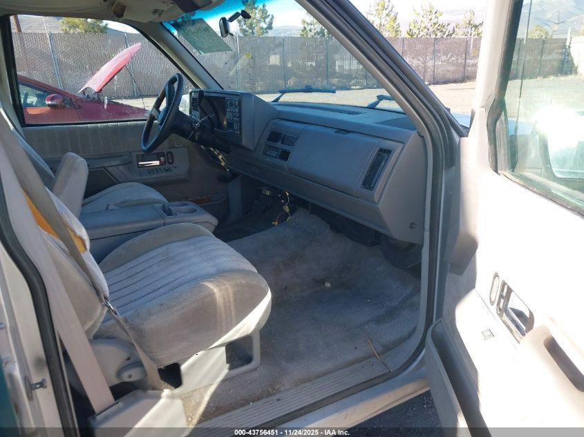 1GKEC16K5PJ705896 1993 GMC SUBURBAN photo no. 5