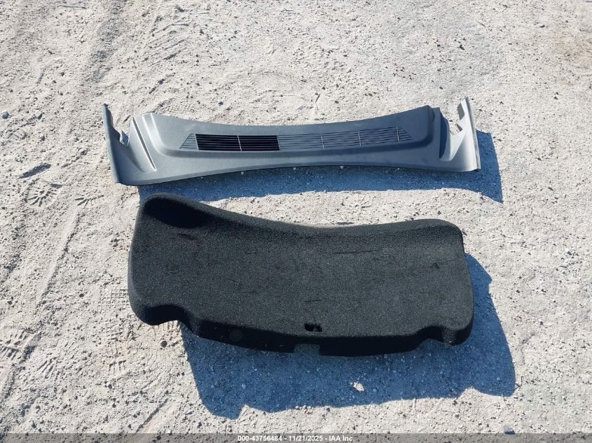 2025 Tesla Model 3 Long Range Rear-Wheel Drive/Standard VIN: 5YJ3E1EA4SF047252 Lot: 43756484