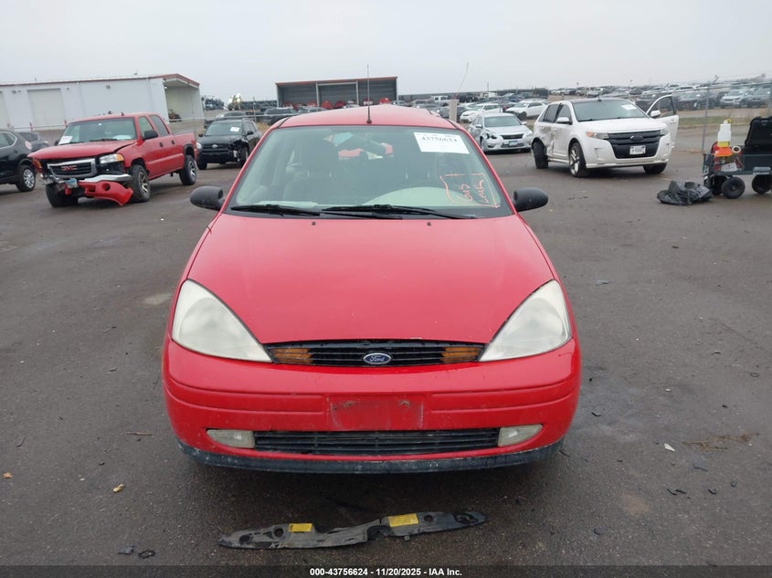 3FAFP3133YR125933 2000 FORD FOCUS photo no. 12