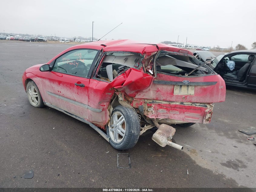 3FAFP3133YR125933 2000 FORD FOCUS photo no. 3