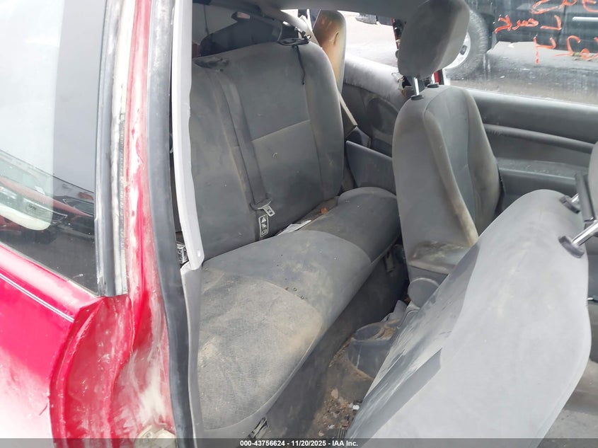 3FAFP3133YR125933 2000 FORD FOCUS photo no. 8