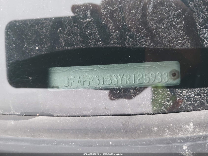 3FAFP3133YR125933 2000 FORD FOCUS photo no. 9