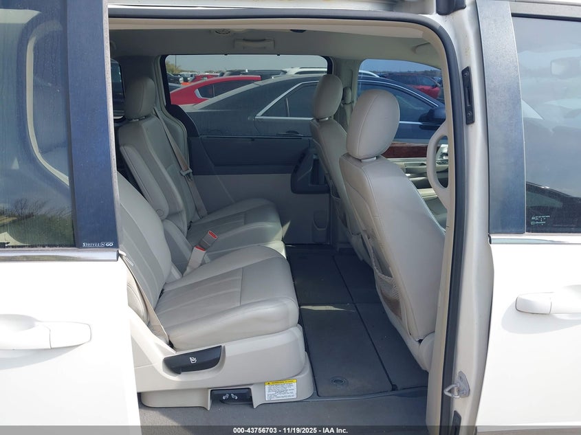 2010 Chrysler Town & Country Touring VIN: 2A4RR5D14AR133746 Lot: 43756703