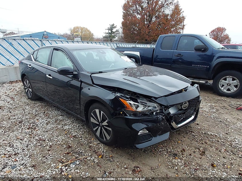 NISSAN ALTIMA SV FWD