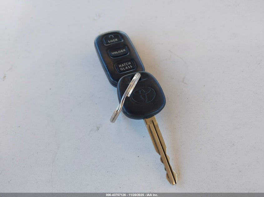 2007 Toyota Matrix VIN: 2T1KR32E17C656135 Lot: 43757126