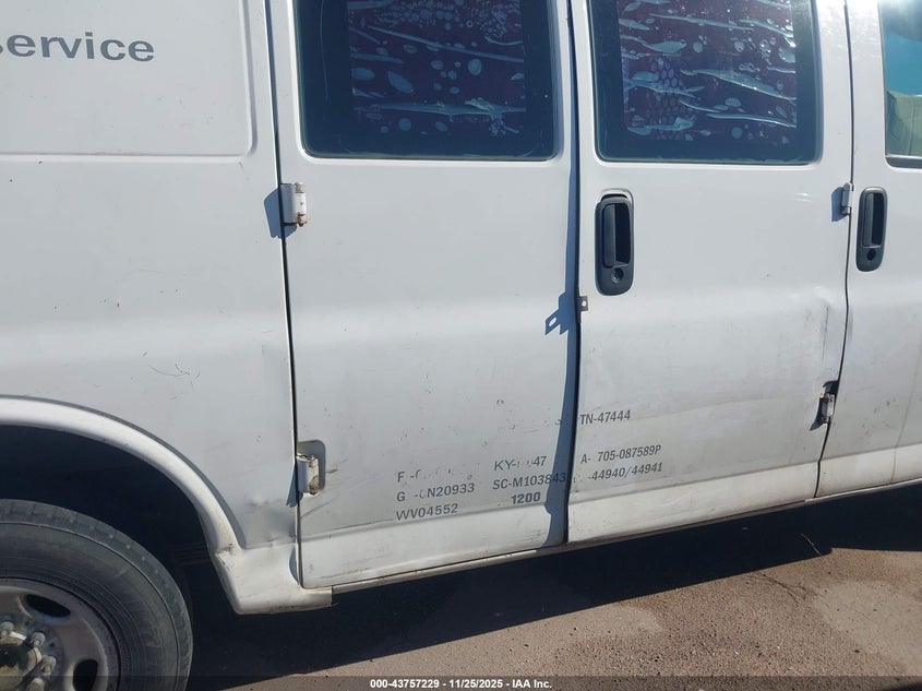 2005 Chevrolet Express VIN: 1GCHG35U151121293 Lot: 43757229