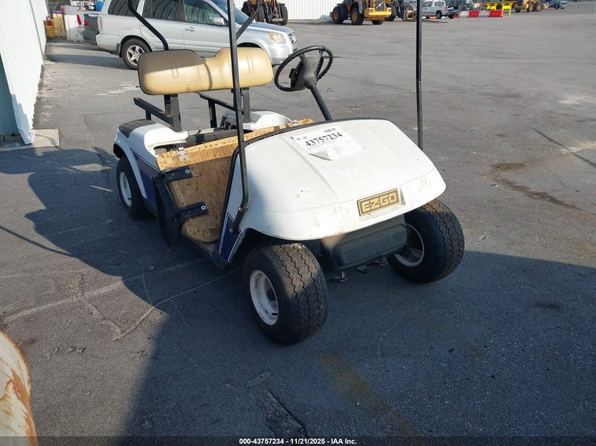 2000 EZGO GOLF CART