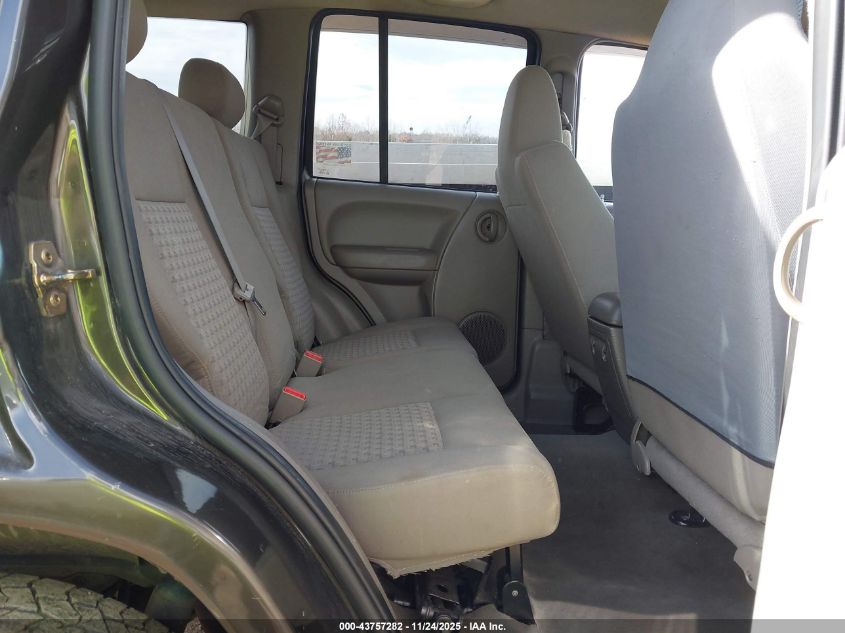 2005 Jeep Liberty Sport VIN: 1J4GL48K85W641690 Lot: 43757282