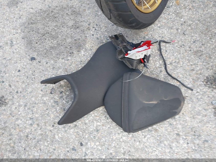 2024 Suzuki Gsx800 R VIN: JS1EM11B4R7100777 Lot: 43757411