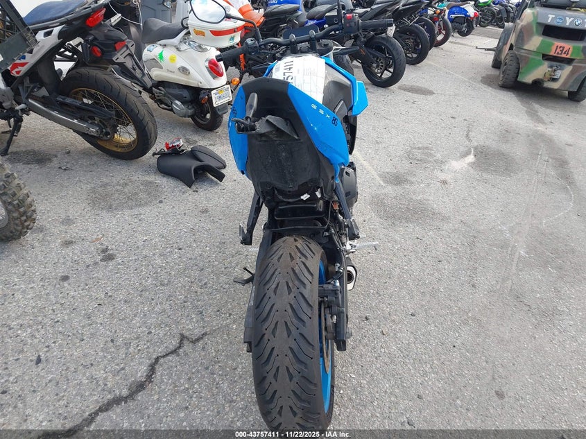 2024 Suzuki Gsx800 R VIN: JS1EM11B4R7100777 Lot: 43757411