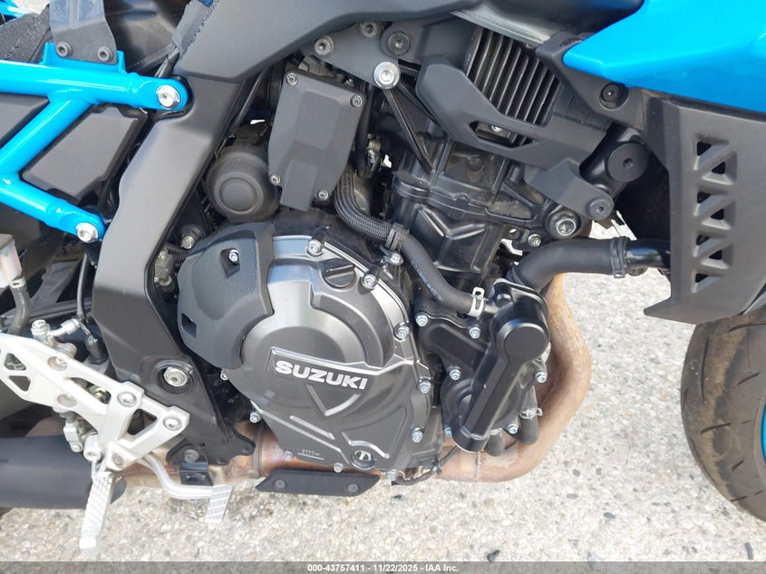 2024 Suzuki Gsx800 R VIN: JS1EM11B4R7100777 Lot: 43757411