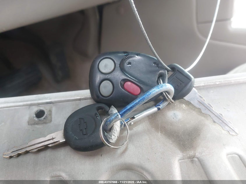 2005 Chevrolet Tahoe Ls VIN: 1GNEK13T95J142190 Lot: 43757666