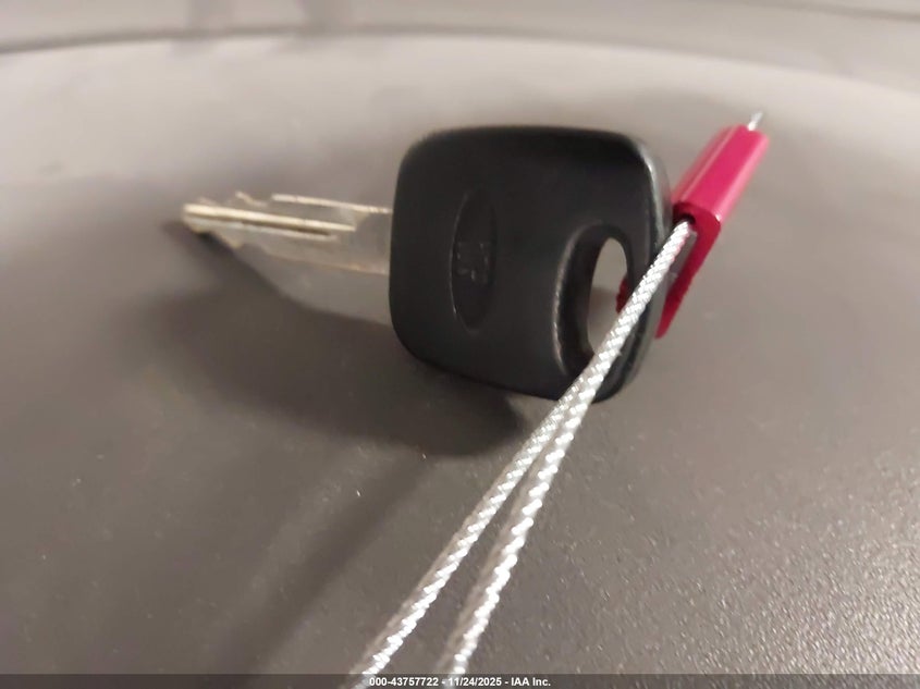 2000 Lincoln Navigator VIN: 5LMFU28A3YLJ41011 Lot: 43757722