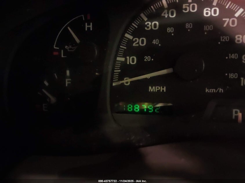 2000 Lincoln Navigator VIN: 5LMFU28A3YLJ41011 Lot: 43757722