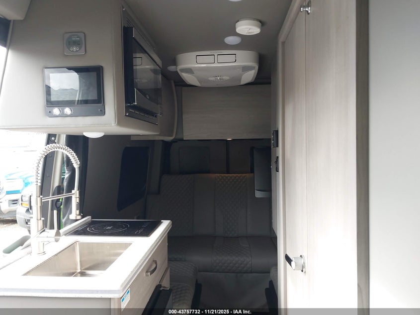 2024 Mercedes-Benz Sprinter 2500 Standard Roof 4-Cyl Diesel Ho VIN: W1X4NBVY4RP625213 Lot: 43757732