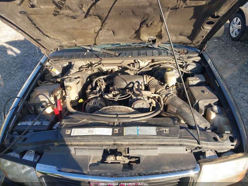 2002 GMC Sonoma Sls VIN: 1GTCS19W828152956 Lot: 43757844