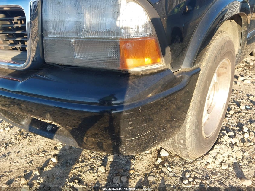 2002 GMC Sonoma Sls VIN: 1GTCS19W828152956 Lot: 43757844