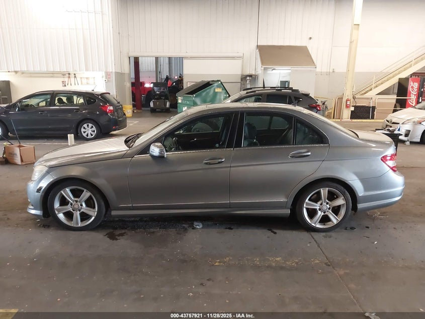 2011 Mercedes-Benz C 300 Luxury 4Matic/Sport 4Matic VIN: WDDGF8BB8BR154888 Lot: 43757921