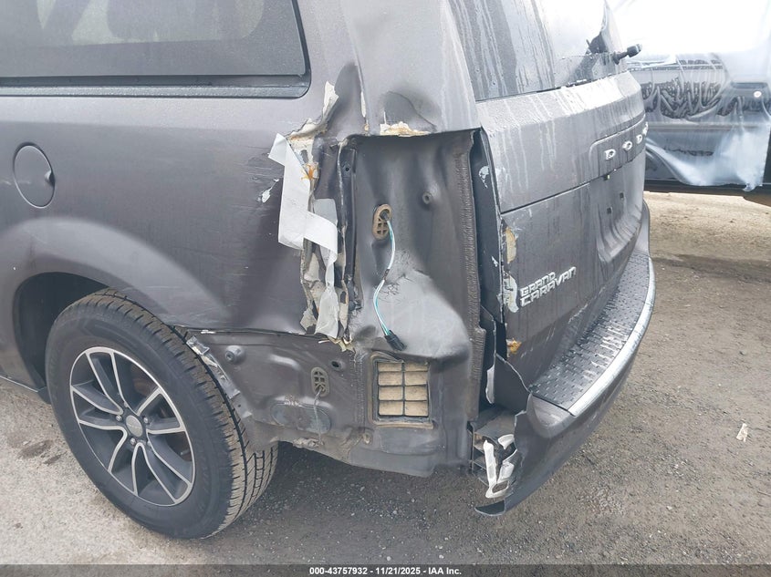 2018 Dodge Grand Caravan Gt VIN: 2C4RDGEG3JR195528 Lot: 43757932