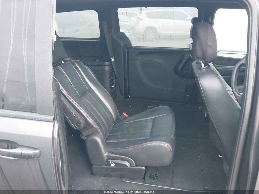 2018 Dodge Grand Caravan Gt VIN: 2C4RDGEG3JR195528 Lot: 43757932