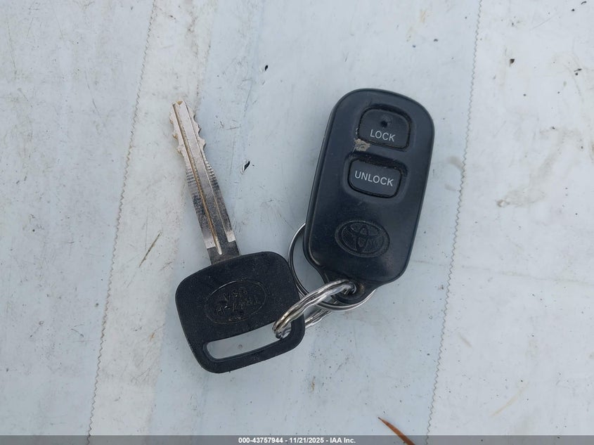 2004 Toyota Tundra Limited V8 VIN: 5TBDT48194S439111 Lot: 43757944