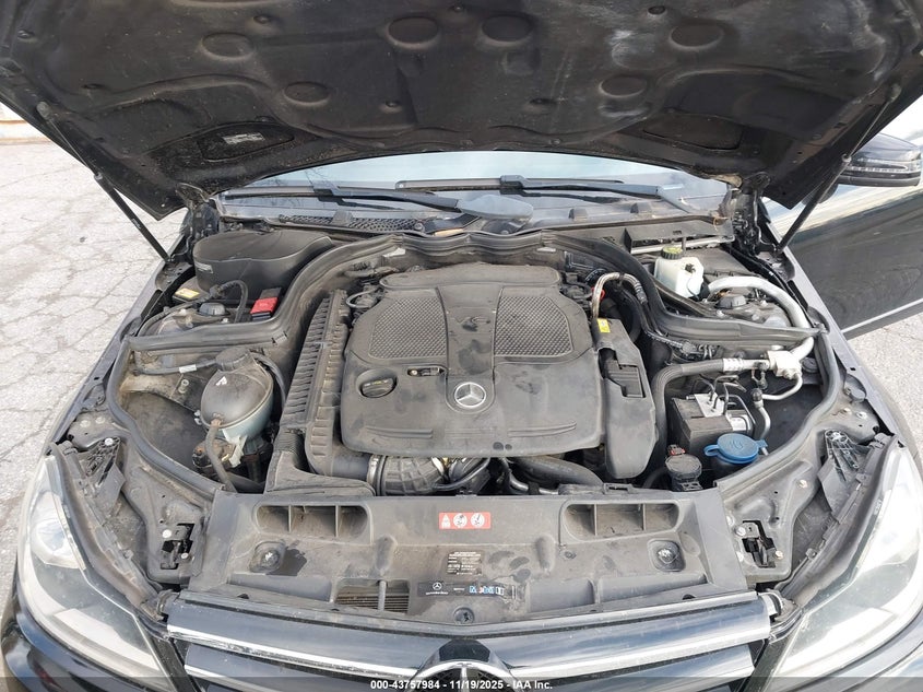 2014 Mercedes-Benz C 300 Luxury 4Matic/Sport 4Matic VIN: WDDGF8AB6ER319441 Lot: 43757984