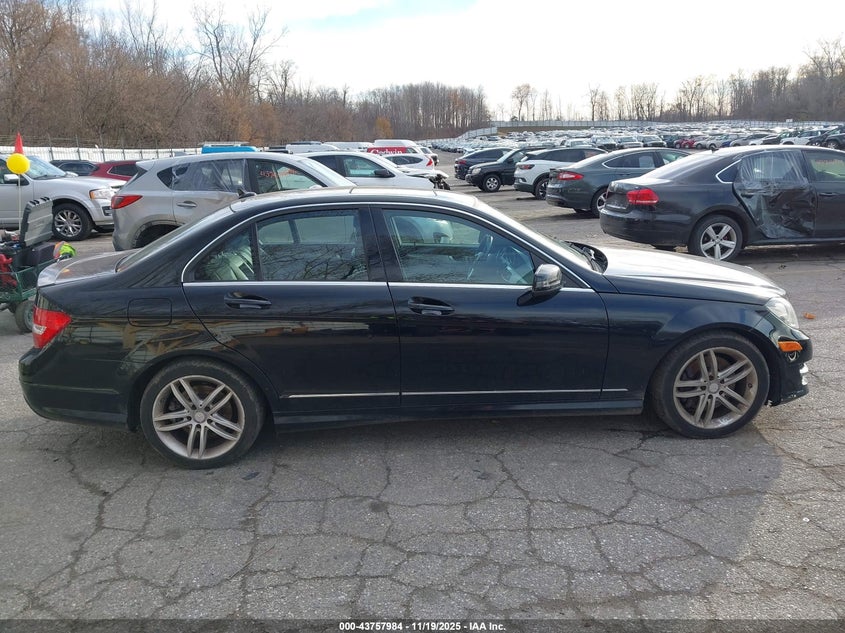 2014 Mercedes-Benz C 300 Luxury 4Matic/Sport 4Matic VIN: WDDGF8AB6ER319441 Lot: 43757984