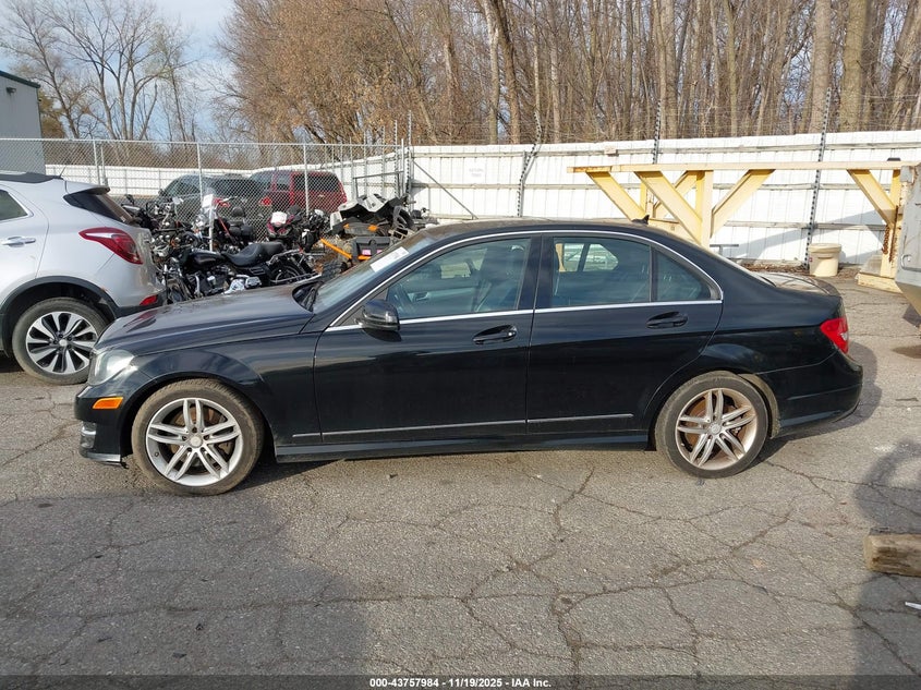 2014 Mercedes-Benz C 300 Luxury 4Matic/Sport 4Matic VIN: WDDGF8AB6ER319441 Lot: 43757984
