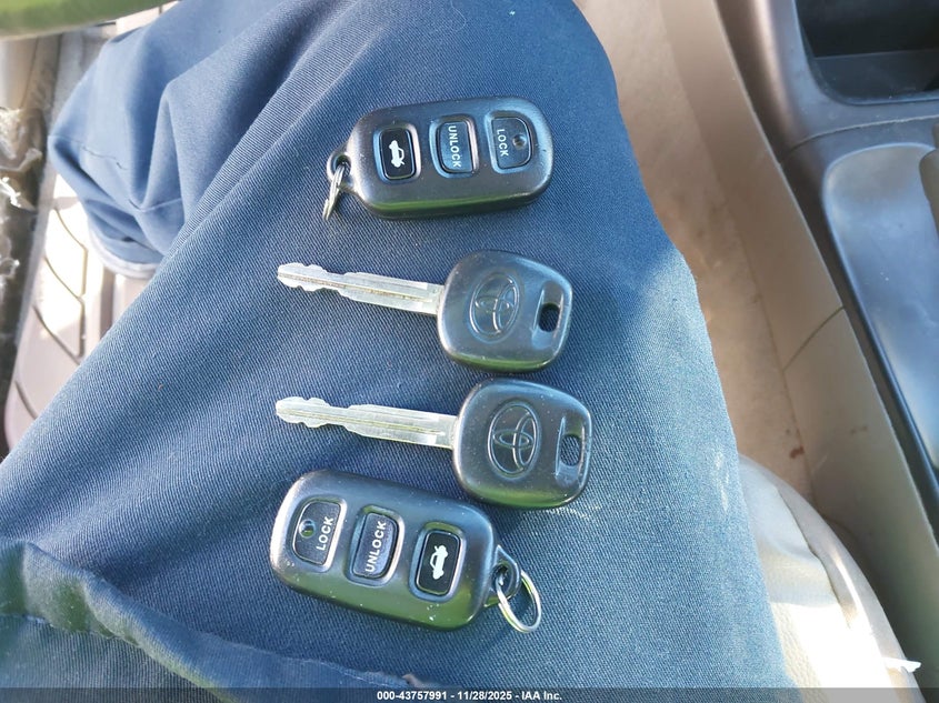 2003 Toyota Camry Le V6 VIN: 4T1BF32K73U061393 Lot: 43757991