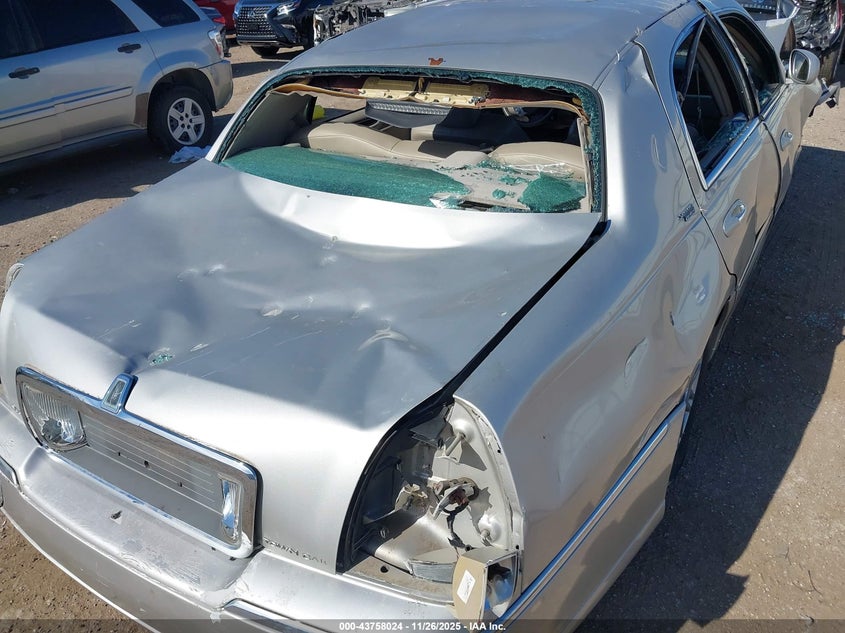 2007 Lincoln Town Car Signature Limited VIN: 1LNHM82W57Y636945 Lot: 43758024