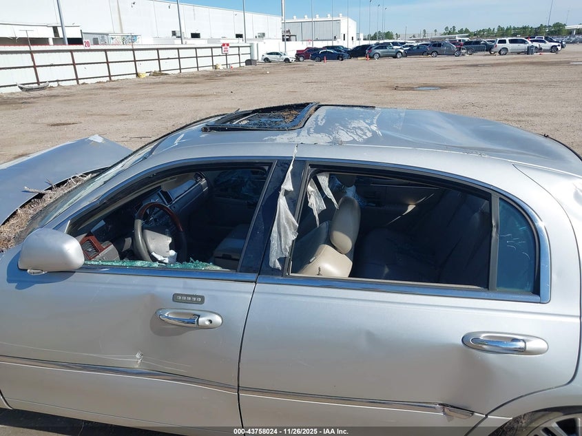 2007 Lincoln Town Car Signature Limited VIN: 1LNHM82W57Y636945 Lot: 43758024