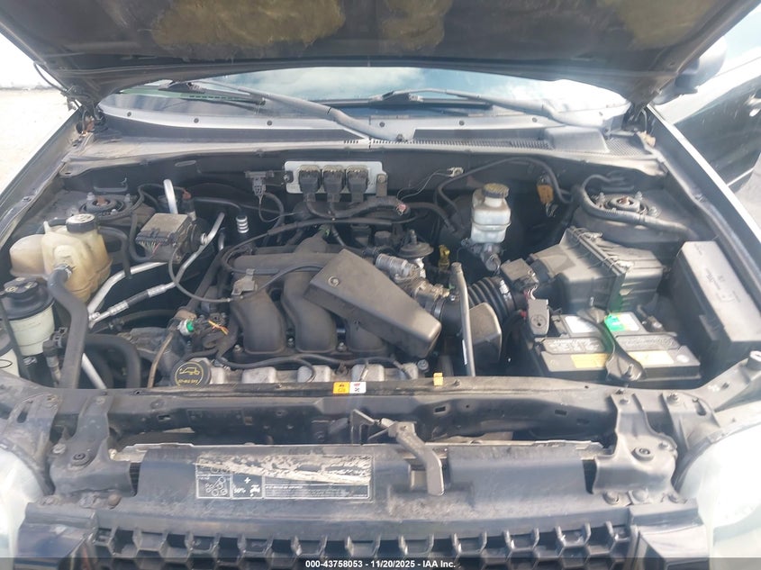 2005 Ford Escape Limited VIN: 1FMCU04125KB11015 Lot: 43758053