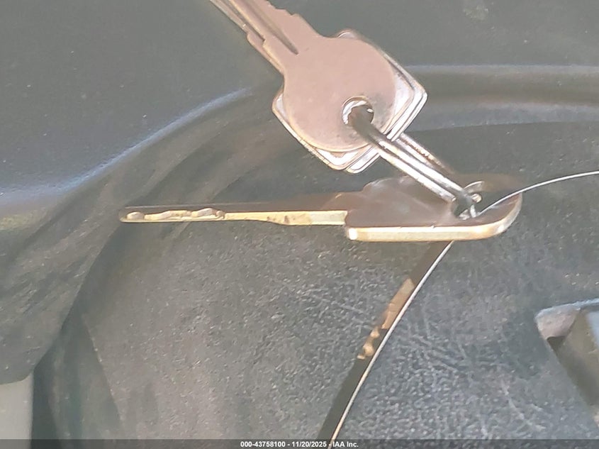 2005 Ford F-350 VIN: 1FTWW30585EA08637 Lot: 43758100