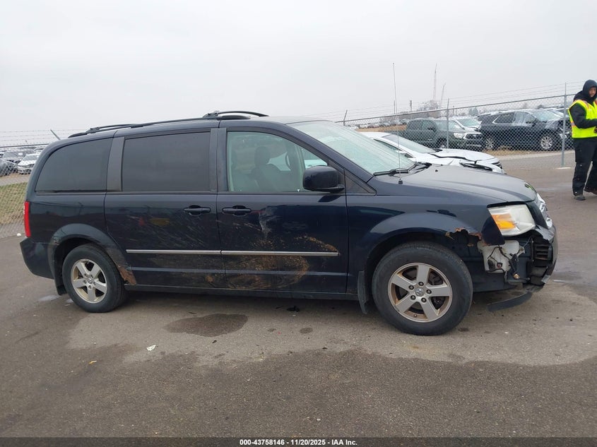 2010 Dodge Grand Caravan Sxt VIN: 2D4RN5DX8AR147982 Lot: 43758146