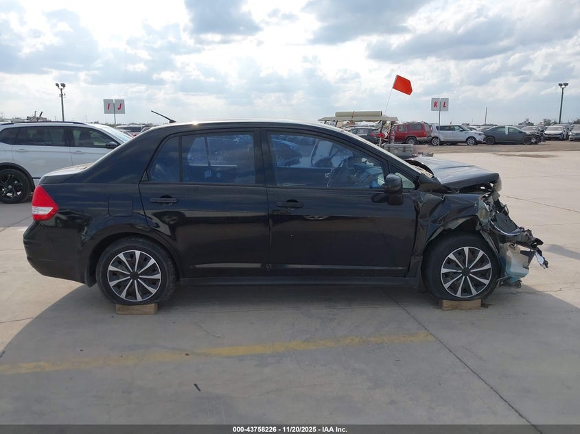 2009 Nissan Versa 1.8S VIN: 3N1BC11E79L395975 Lot: 43758226