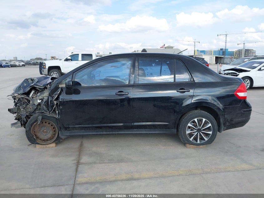 2009 Nissan Versa 1.8S VIN: 3N1BC11E79L395975 Lot: 43758226