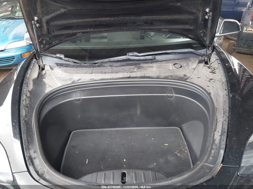 2018 Tesla Model 3 Long Range/Mid Range VIN: 5YJ3E1EA4JF122868 Lot: 43758300