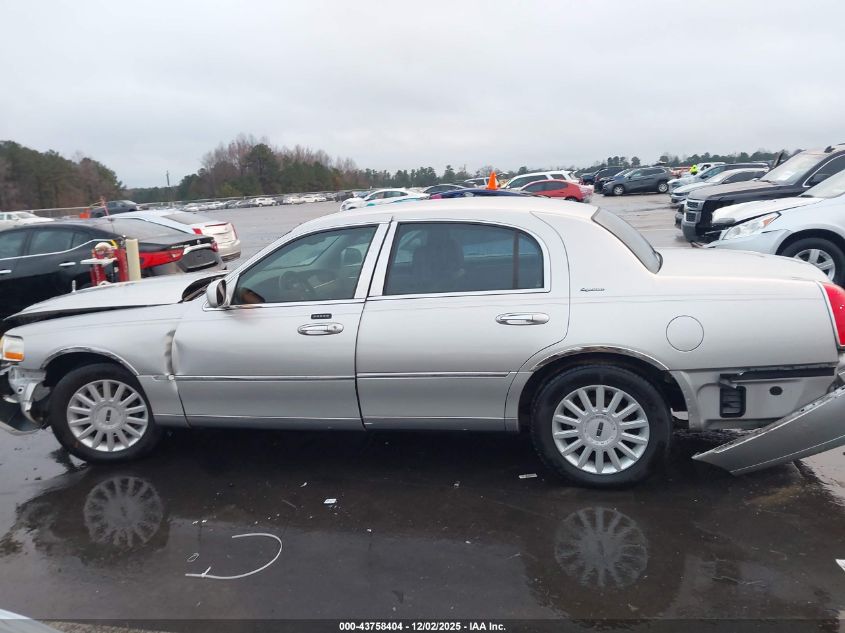 2005 Lincoln Town Car Signature VIN: 1LNHM81W35Y640684 Lot: 43758404