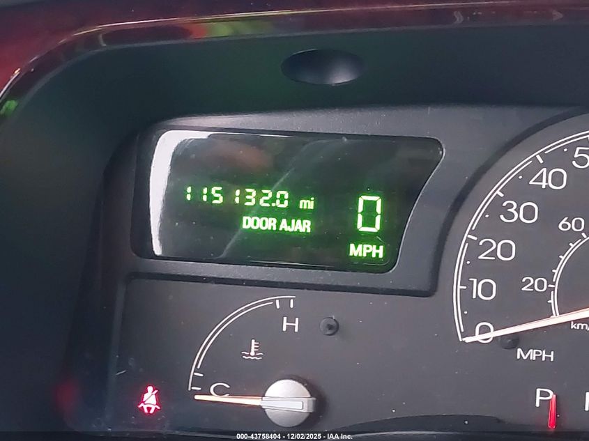 2005 Lincoln Town Car Signature VIN: 1LNHM81W35Y640684 Lot: 43758404