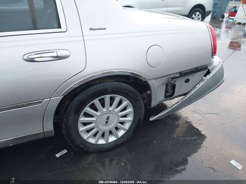 2005 Lincoln Town Car Signature VIN: 1LNHM81W35Y640684 Lot: 43758404