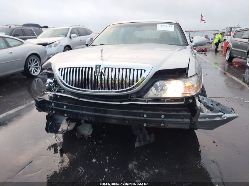 2005 Lincoln Town Car Signature VIN: 1LNHM81W35Y640684 Lot: 43758404
