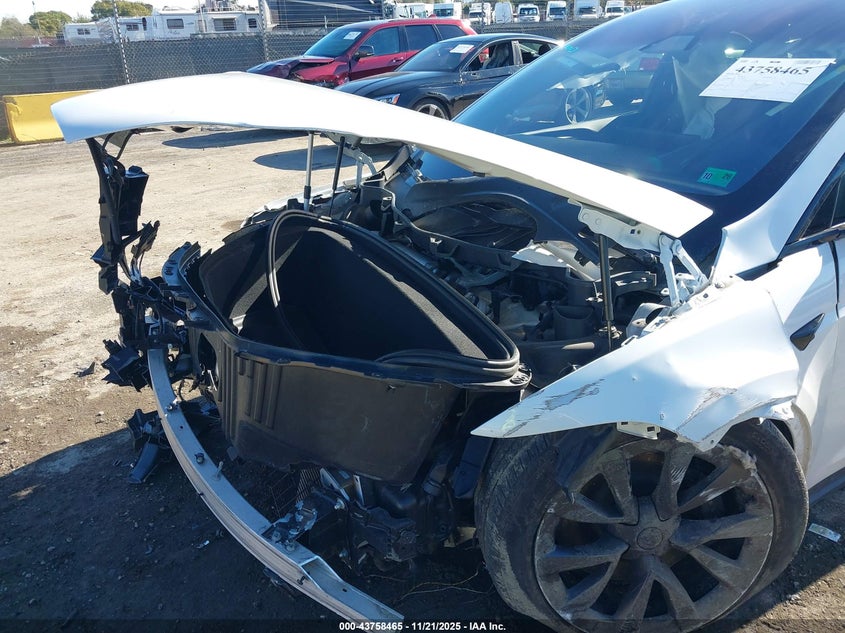 2022 Tesla Model X Dual Motor All-Wheel Drive/Plaid Tri Motor All-Wheel Drive VIN: 7SAXCDE55NF339480 Lot: 43758465