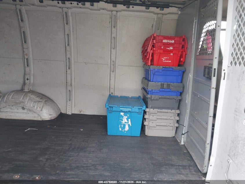 2000 Chevrolet Express VIN: 1GCFG25M0Y1230818 Lot: 43758569