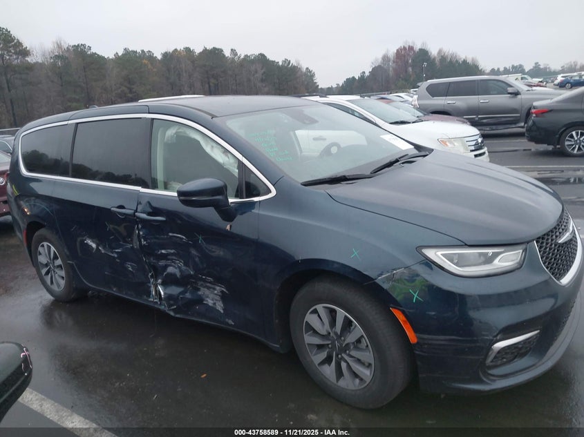 2022 Chrysler Pacifica Hybrid Touring L VIN: 2C4RC1L78NR143739 Lot: 43758589