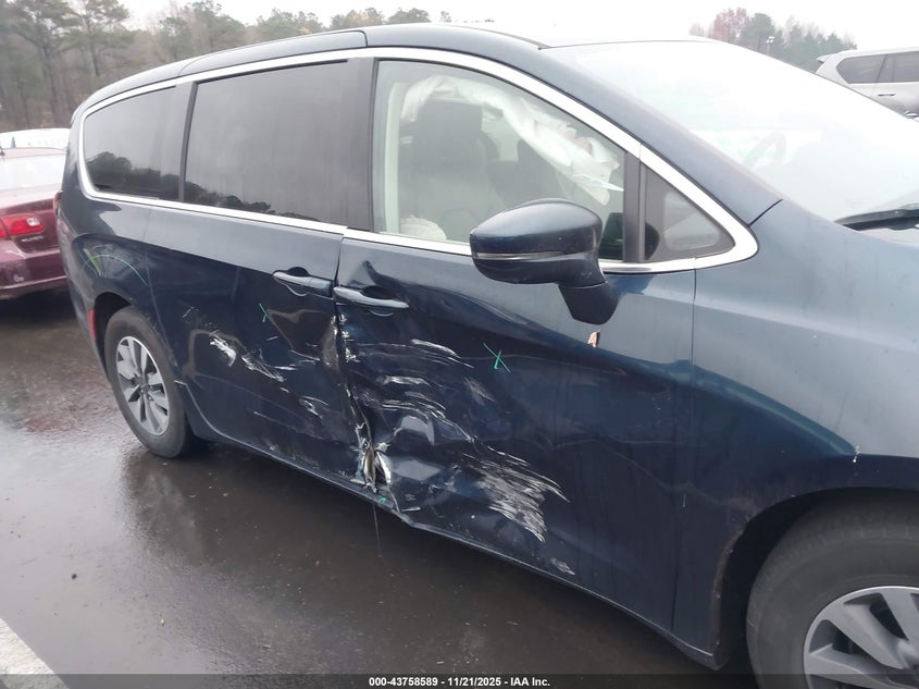 2022 Chrysler Pacifica Hybrid Touring L VIN: 2C4RC1L78NR143739 Lot: 43758589