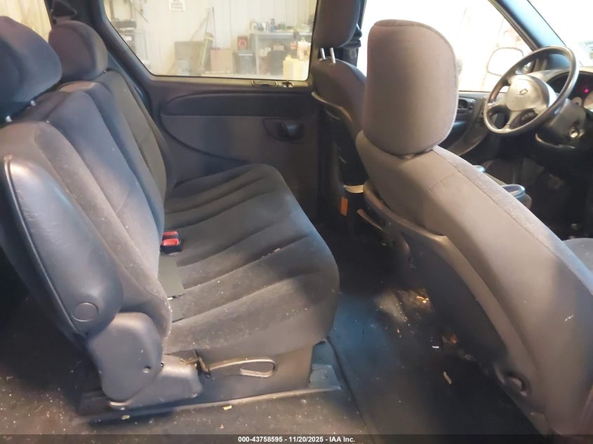 2002 Dodge Grand Caravan Sport VIN: 2B4GP44382R742187 Lot: 43758595