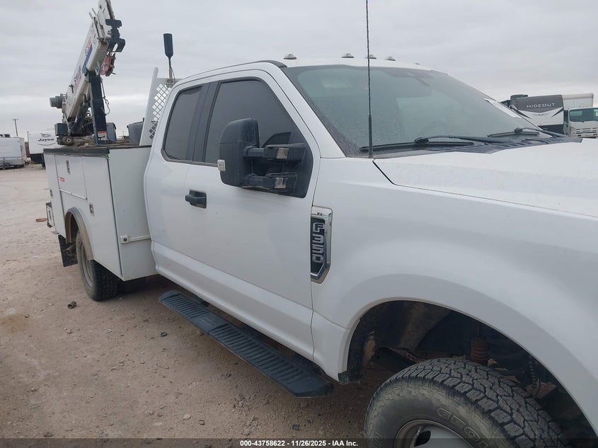 2022 Ford F-350 Chassis Xl VIN: 1FD8X3HN6NEF33962 Lot: 43758622