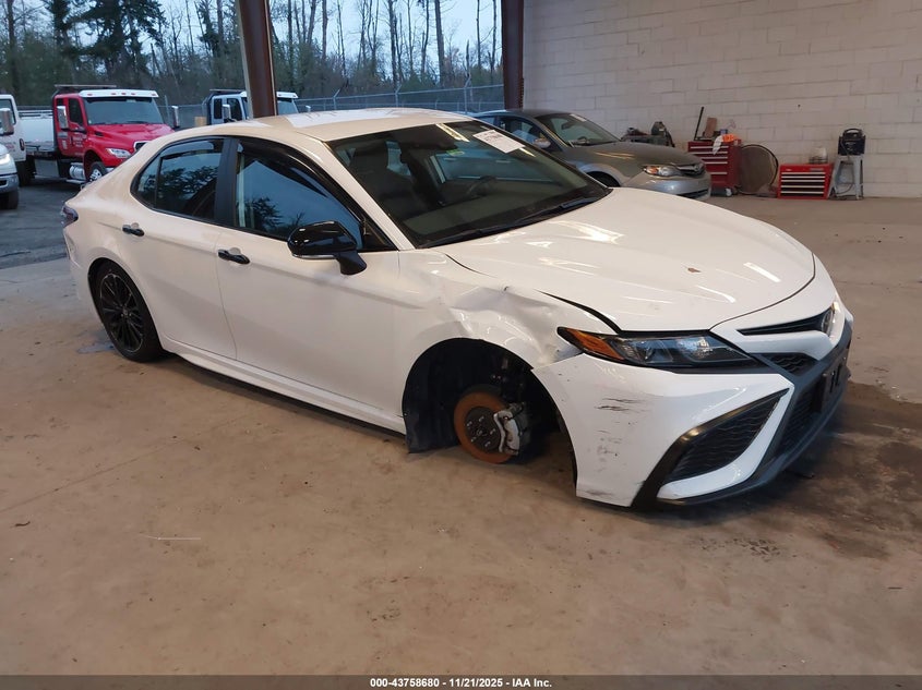 TOYOTA CAMRY SE NIGHTSHADE EDITION